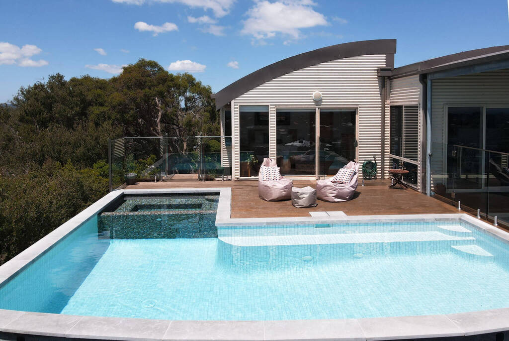 Tootgarook Infinity pool design with spa