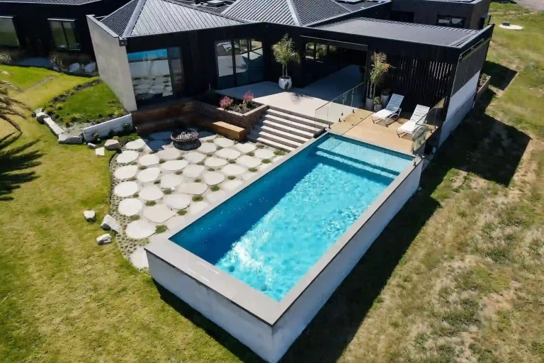 Luxury Pool Builders in Melbourne
